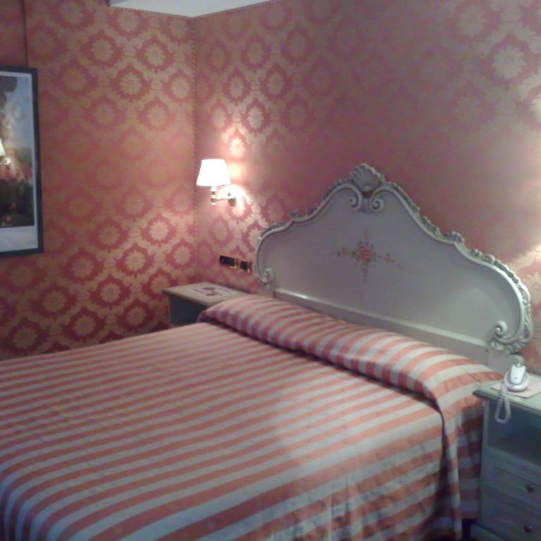 Hotel Lux - Camera Matrimoniale Standard - 3