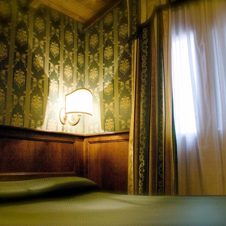 Hotel Lux - Camera Matrimoniale Piccola - 7