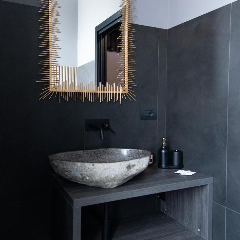 One of one Experiences - LOVE SPA SUITE - King Room with Spa Bath - 10