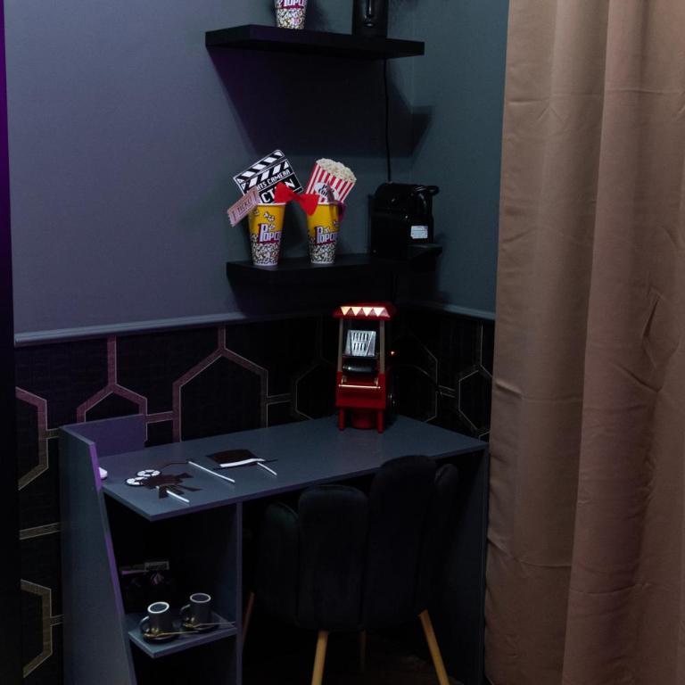 One of one Experiences - CINEMA ROOM - Double Room with Private Bathroom - 3