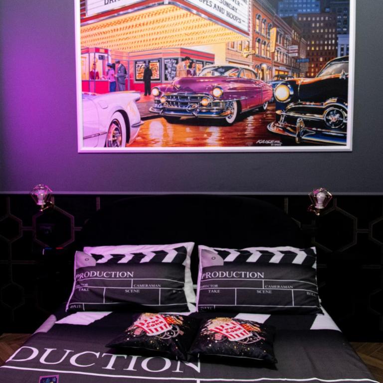 One of one Experiences - CINEMA ROOM - Double Room with Private Bathroom - 4