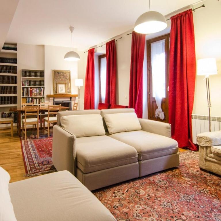 Bright Spacious 2BD 2BTH - Las Letras - Apartment - 1