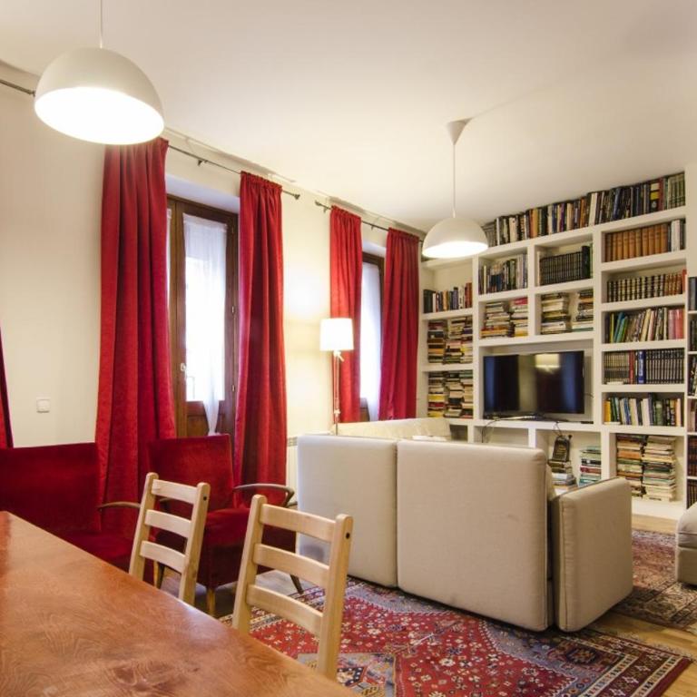 Bright Spacious 2BD 2BTH - Las Letras - Apartment - 4