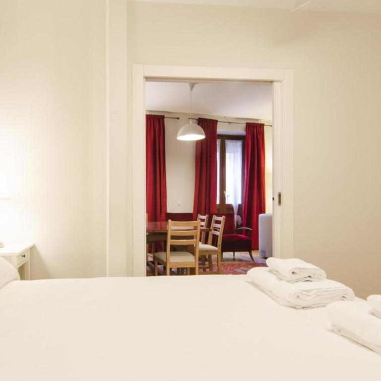 Bright Spacious 2BD 2BTH - Las Letras - Apartment - 10