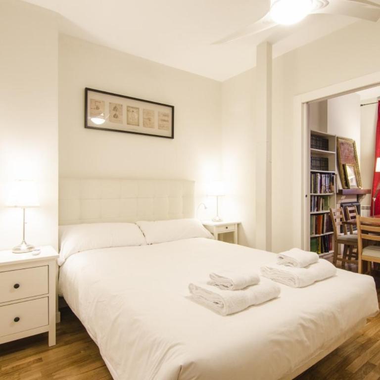 Bright Spacious 2BD 2BTH - Las Letras - Apartment - 11