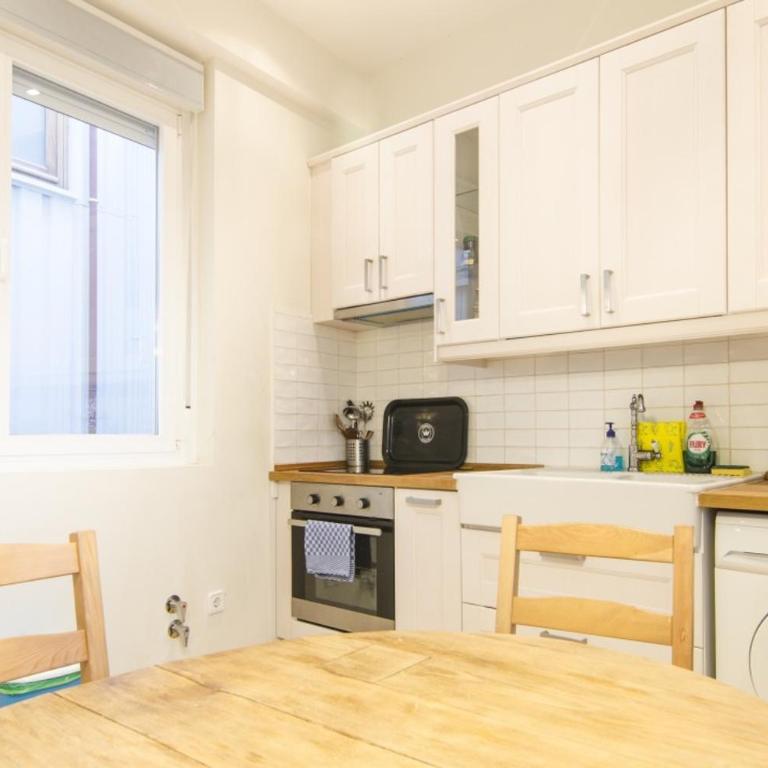 Bright Spacious 2BD 2BTH - Las Letras - Apartment - 20