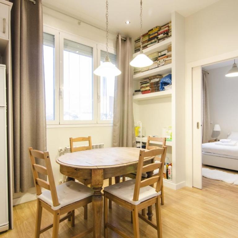 Bright Spacious 2BD 2BTH - Las Letras - Apartment - 25