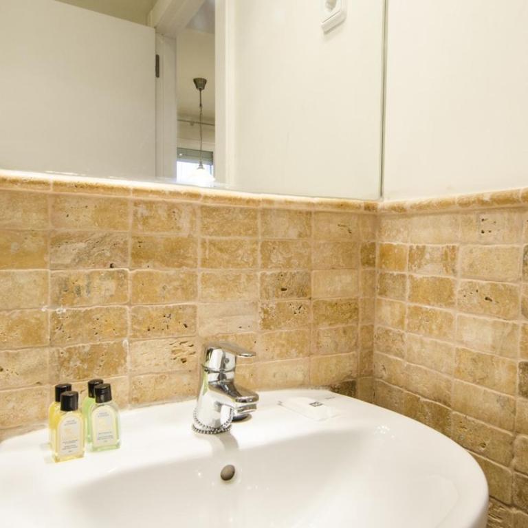 Bright Spacious 2BD 2BTH - Las Letras - Apartment - 32