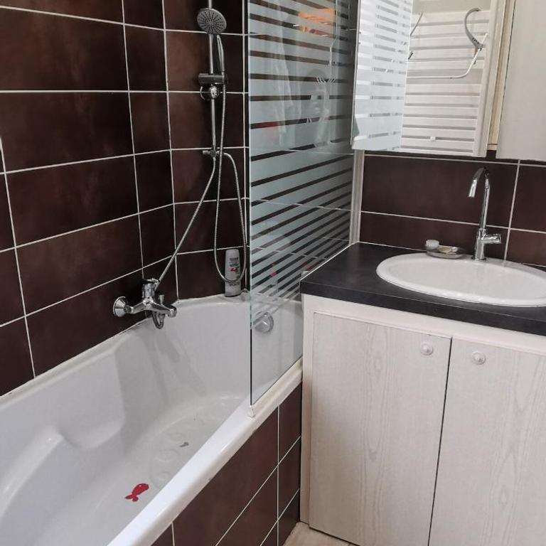 Appartement au coeur d'Antibes - Three-Bedroom Apartment - 5