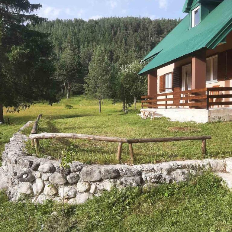 Wild Peace - Five-Bedroom House - 1