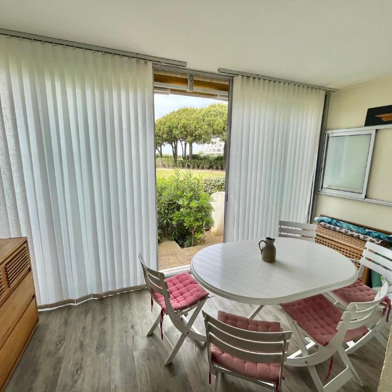 Appartement 4 personnes en bord de plage avec jardin privatif à Port Camargue - FR-1-716-87 - Apartment - 2