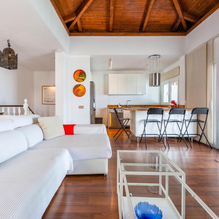 Villa Oasis Beachfront Corralejo By Holidays Home - Three-Bedroom Villa - 24