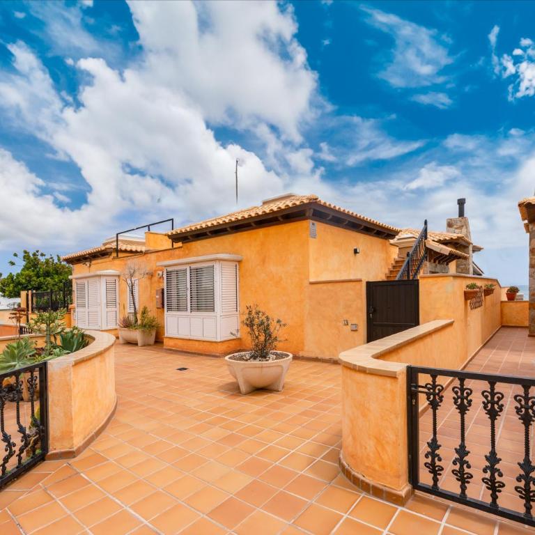 Villa Oasis Beachfront Corralejo By Holidays Home - Three-Bedroom Villa - 17