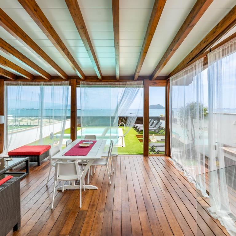 Villa Oasis Beachfront Corralejo By Holidays Home - Three-Bedroom Villa - 19