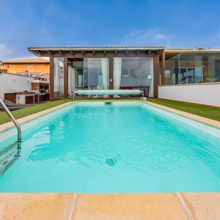 Villa Oasis Beachfront Corralejo By Holidays Home - Three-Bedroom Villa - 39