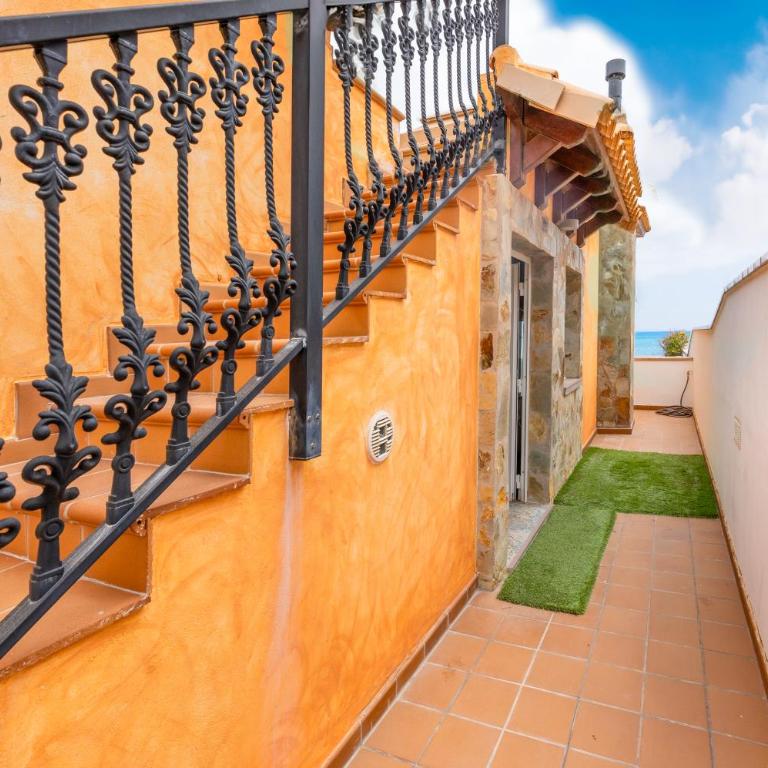 Villa Oasis Beachfront Corralejo By Holidays Home - Three-Bedroom Villa - 43