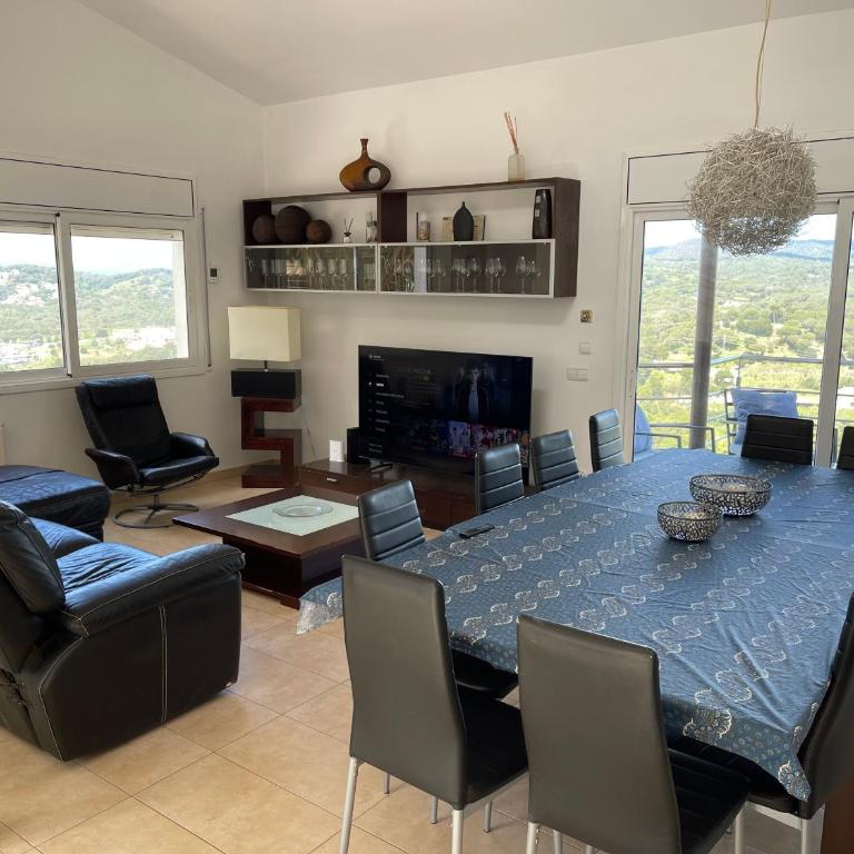 Villa for 2 families - Villa - 64