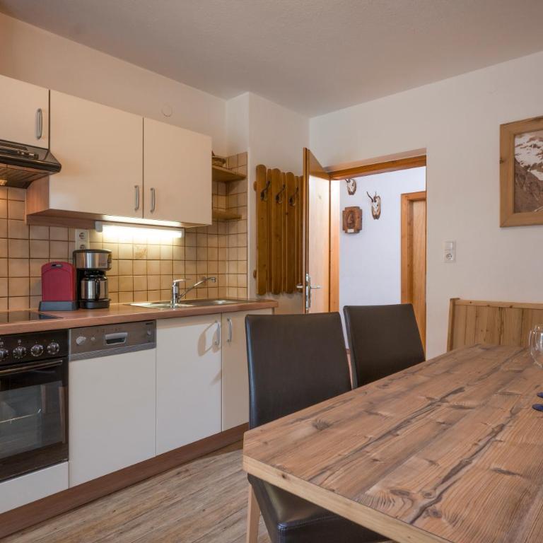 Gästehaus Rahm - Familie Wechselberger - Apartment with View and Balcony - 7