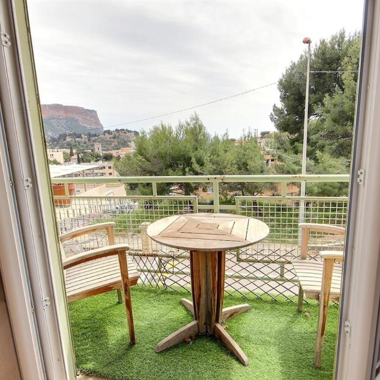 Cassis Centre, proximité port, plages et calanques - Two-Bedroom Apartment with Balcony - 7