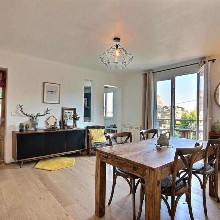 Cassis Centre, proximité port, plages et calanques - Two-Bedroom Apartment with Balcony - 11