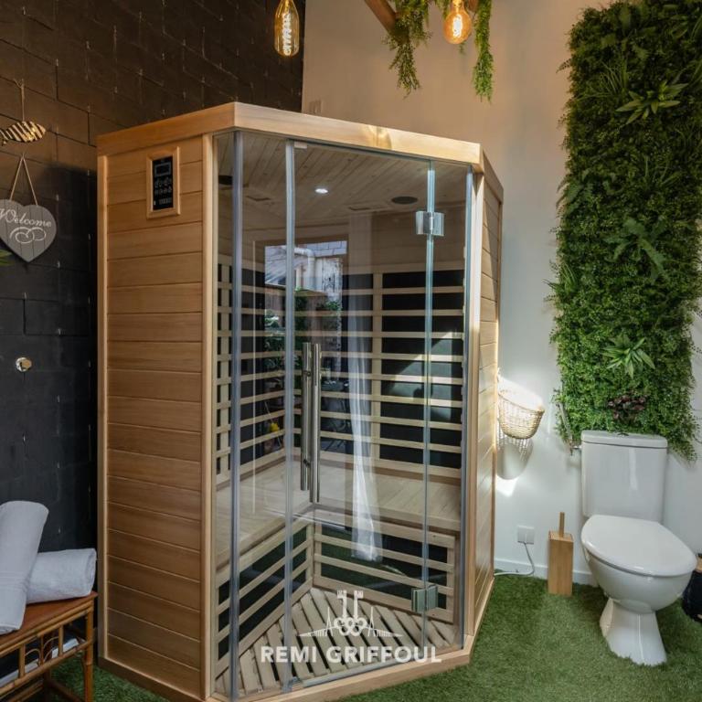 Le Spa de Lou Hot Tub Sauna & Private Patio 2 Guests - Vacation Home - 14