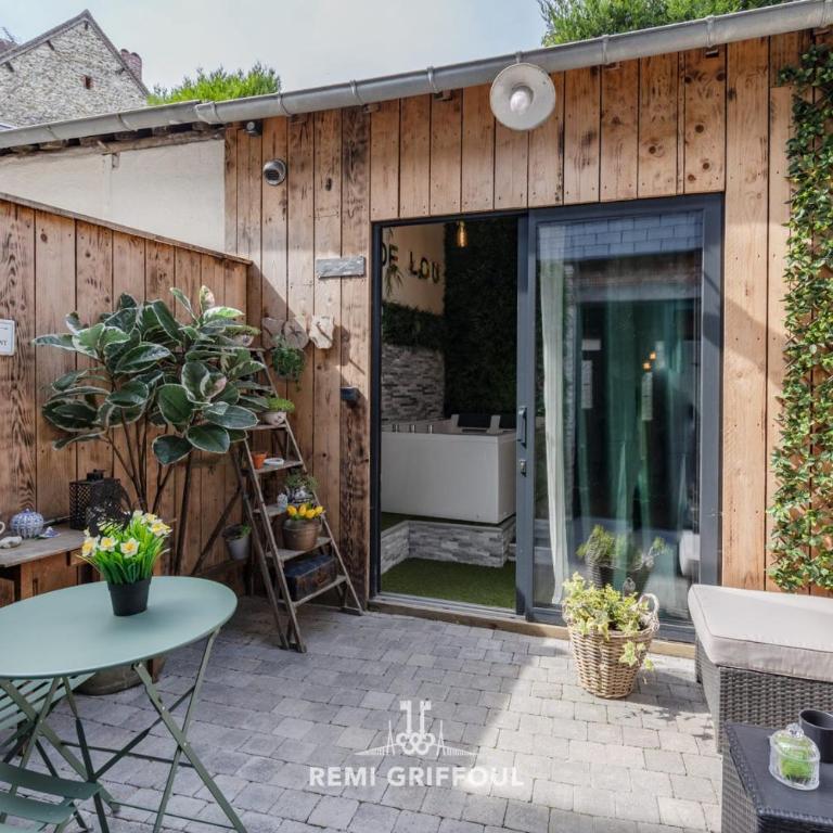 Le Spa de Lou Hot Tub Sauna & Private Patio 2 Guests - Vacation Home - 2