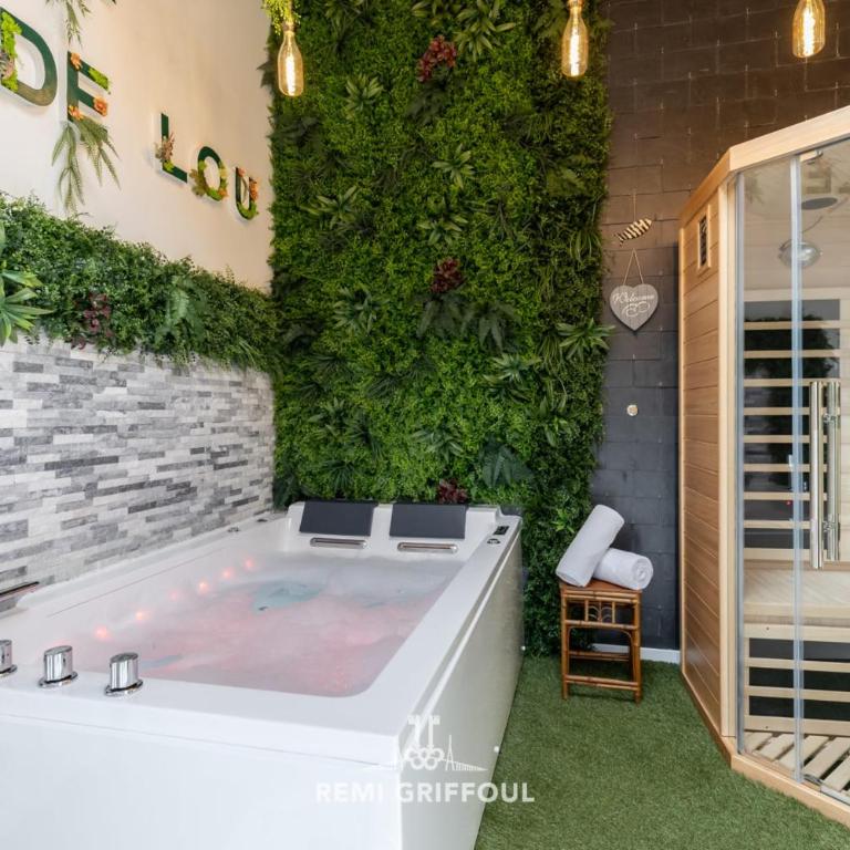 Le Spa de Lou Hot Tub Sauna & Private Patio 2 Guests - Vacation Home - 12