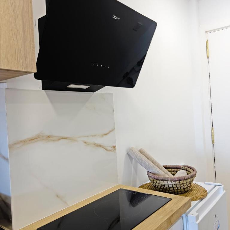 New Skyline Studio & Terrace - Studio Apartment with One Double Bed - 19