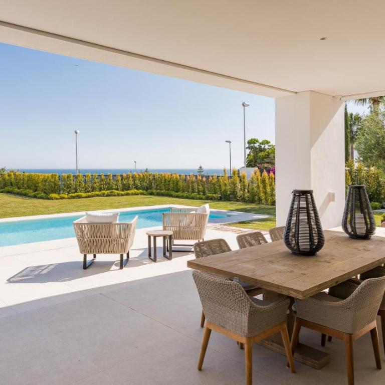Luxury Villa in Marbella with Panoramic Sea Views & Large Garden - Villa - 9