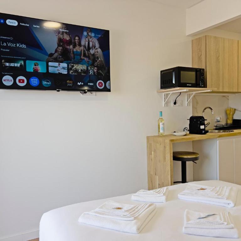 New Skyline Studio & Terrace - Studio Apartment with One Double Bed - 6