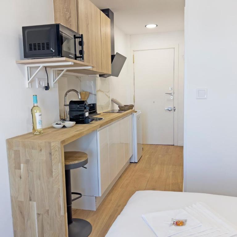 New Skyline Studio & Terrace - Studio Apartment with One Double Bed - 21