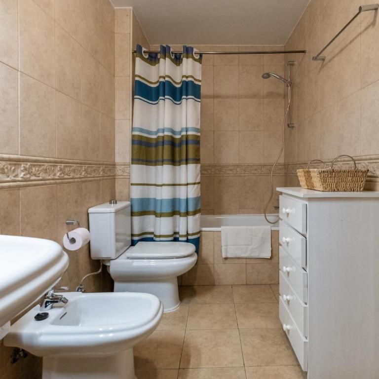 5 Chaparil Beach, Flat 3 with Sea Views - Apartamento de 2 dormitorios - 19
