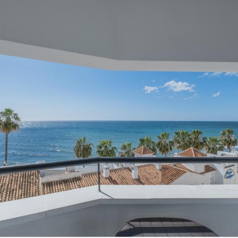 5 Chaparil Beach, Flat 3 with Sea Views - Apartamento de 2 dormitorios - 1