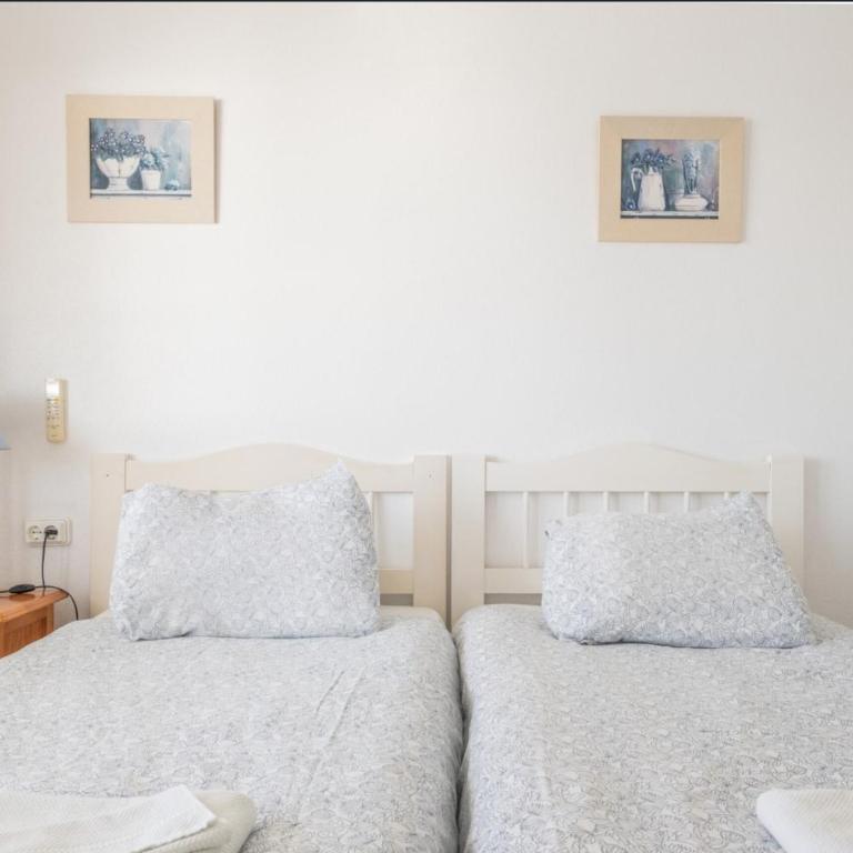 5 Chaparil Beach, Flat 3 with Sea Views - Apartamento de 2 dormitorios - 16