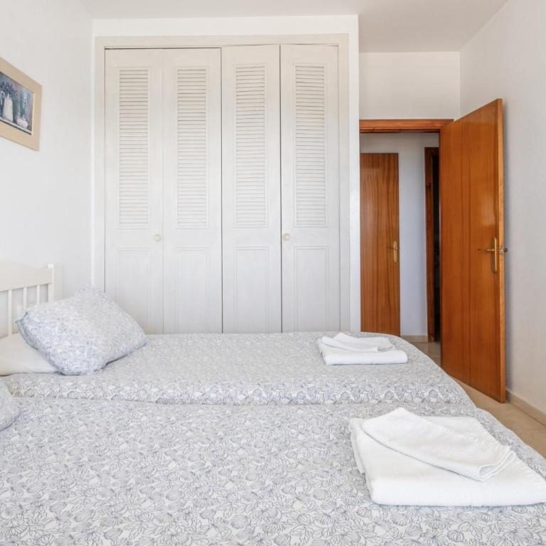 5 Chaparil Beach, Flat 3 with Sea Views - Apartamento de 2 dormitorios - 15