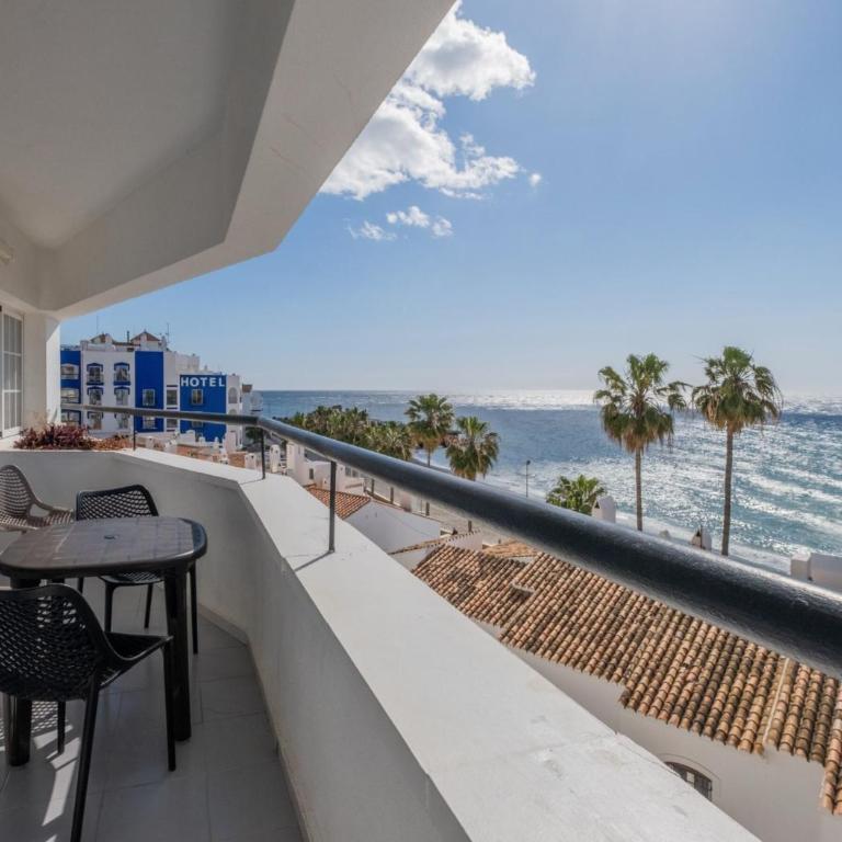 5 Chaparil Beach, Flat 3 with Sea Views - Apartamento de 2 dormitorios - 20