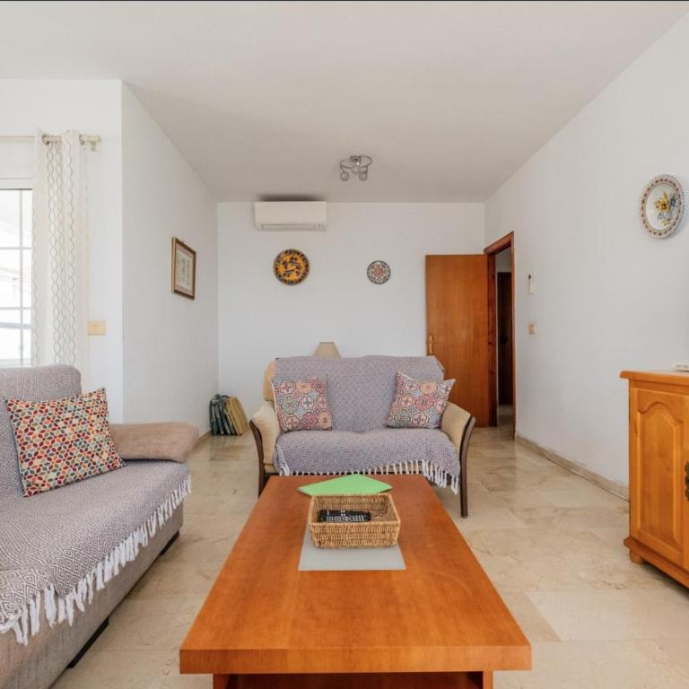 5 Chaparil Beach, Flat 3 with Sea Views - Apartamento de 2 dormitorios - 7
