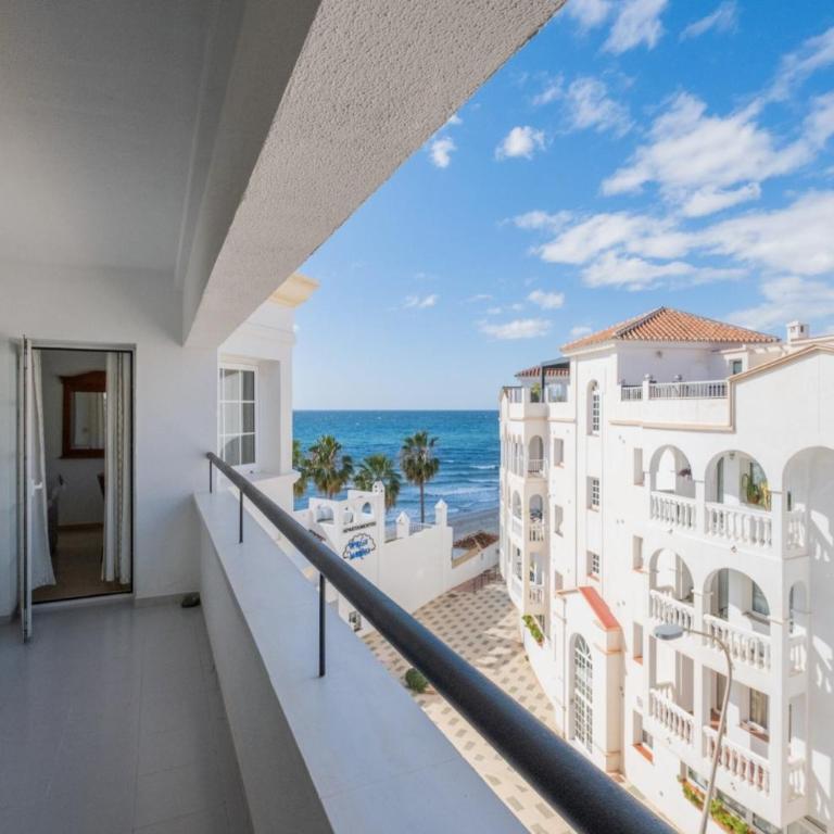 5 Chaparil Beach, Flat 3 with Sea Views - Apartamento de 2 dormitorios - 4