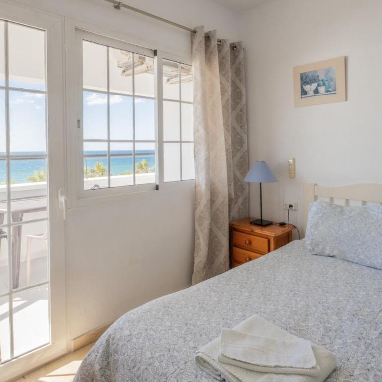 5 Chaparil Beach, Flat 3 with Sea Views - Apartamento de 2 dormitorios - 17
