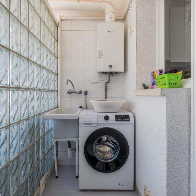 5 Chaparil Beach, Flat 3 with Sea Views - Apartamento de 2 dormitorios - 26