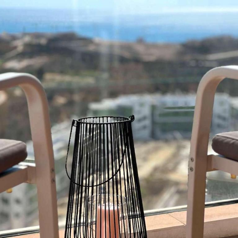 Bohemian-Chic Hideaway with Sun-Drenched Terrace - Appartamento con 2 Camere da Letto - 8