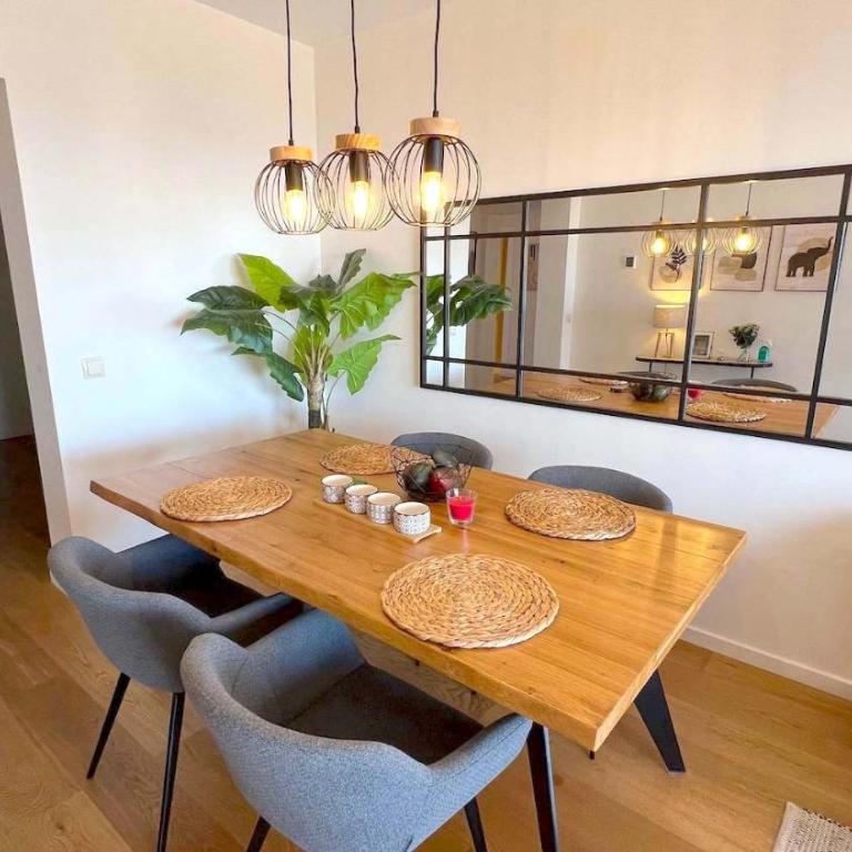 Bohemian-Chic Hideaway with Sun-Drenched Terrace - Appartamento con 2 Camere da Letto - 9