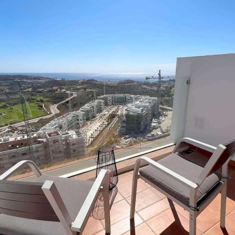 Bohemian-Chic Hideaway with Sun-Drenched Terrace - Appartamento con 2 Camere da Letto - 5