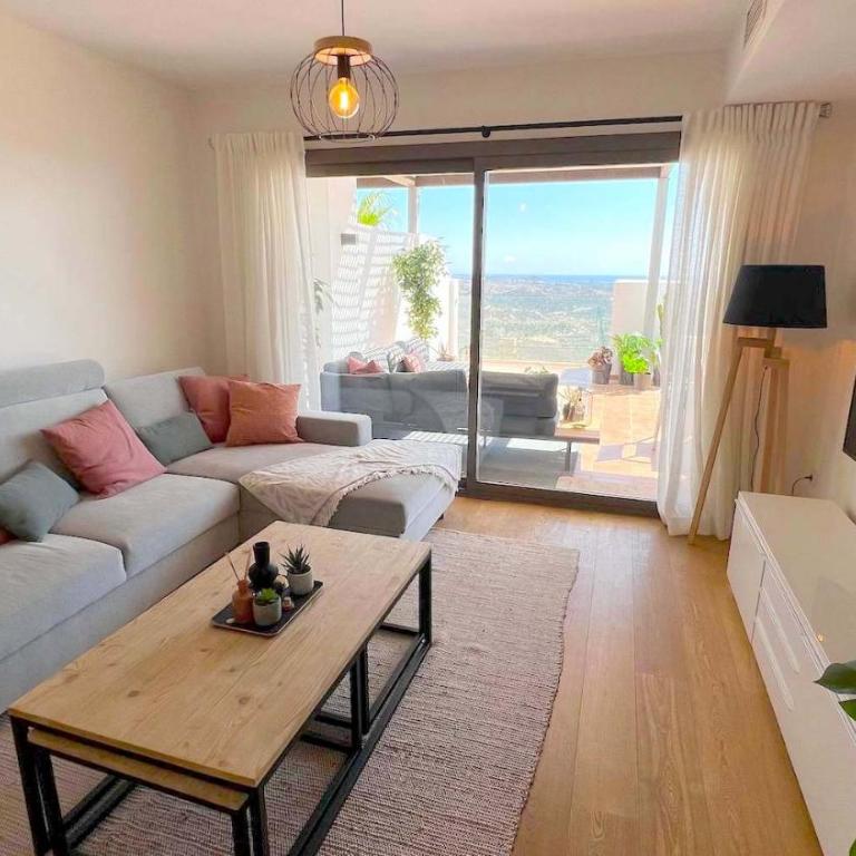 Bohemian-Chic Hideaway with Sun-Drenched Terrace - Appartamento con 2 Camere da Letto - 12