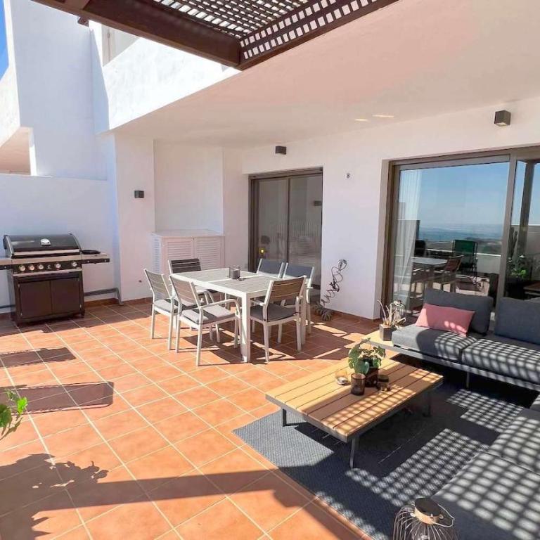Bohemian-Chic Hideaway with Sun-Drenched Terrace - Appartamento con 2 Camere da Letto - 6
