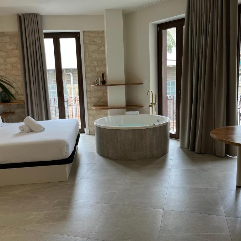 Reina Victoria El Mercado - Double Room with Jacuzzy - 5