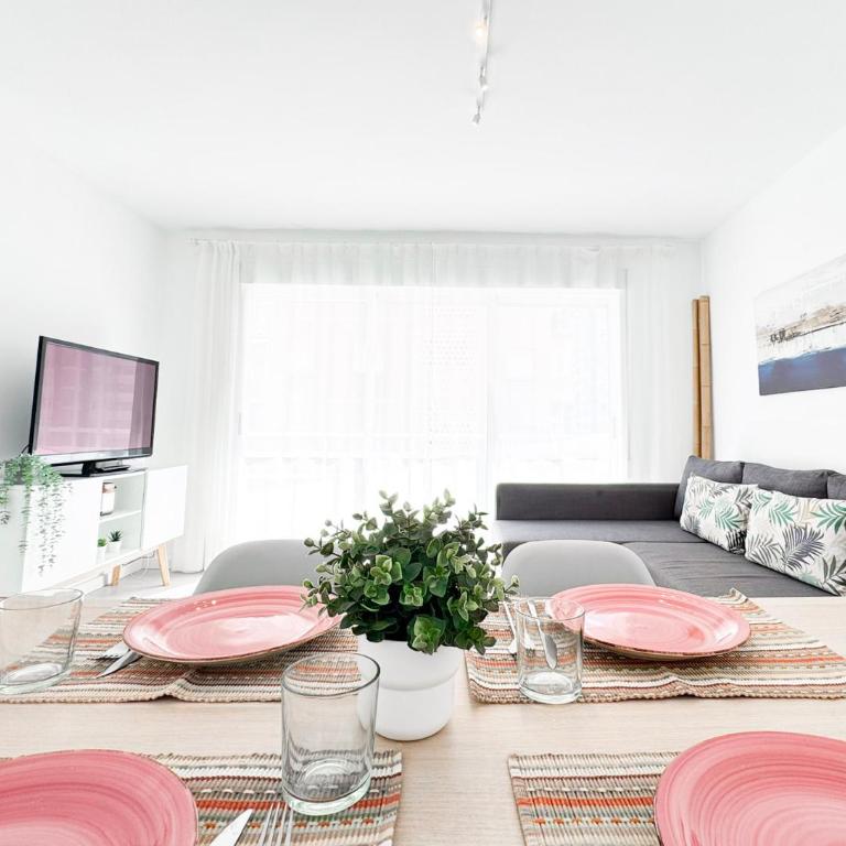 NUEVO, a 70 metros de la playa y con vistas al mar - Two-Bedroom Apartment - 9