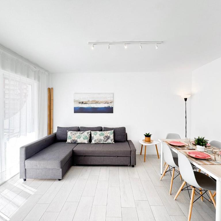 NUEVO, a 70 metros de la playa y con vistas al mar - Two-Bedroom Apartment - 16