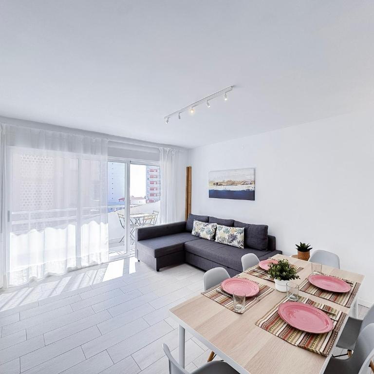 NUEVO, a 70 metros de la playa y con vistas al mar - Two-Bedroom Apartment - 7