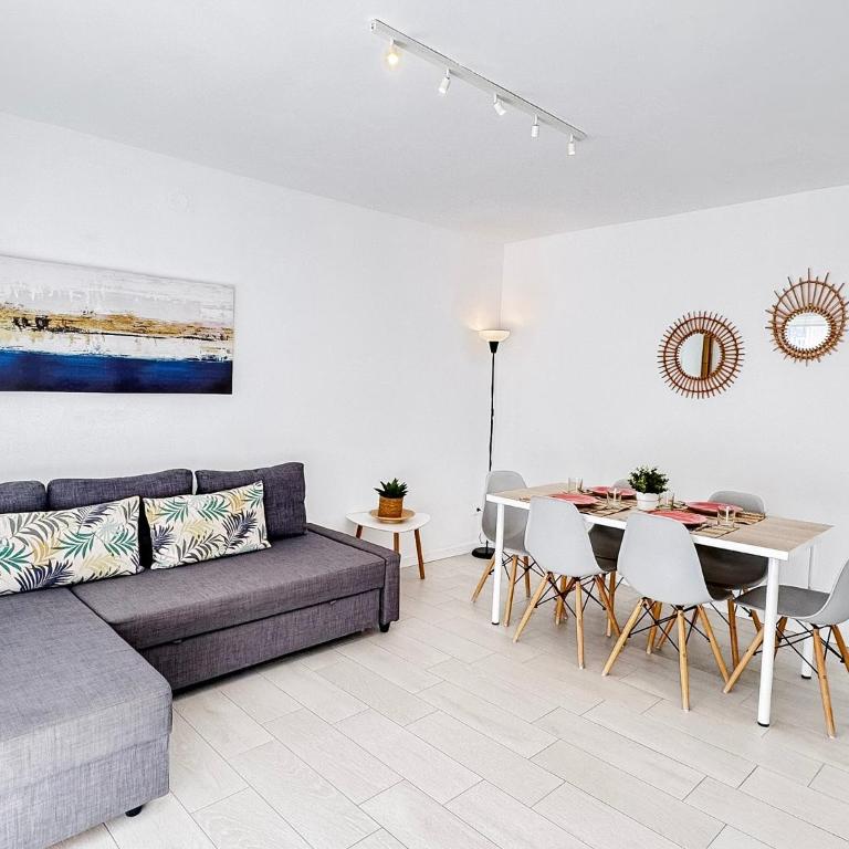 NUEVO, a 70 metros de la playa y con vistas al mar - Two-Bedroom Apartment - 10